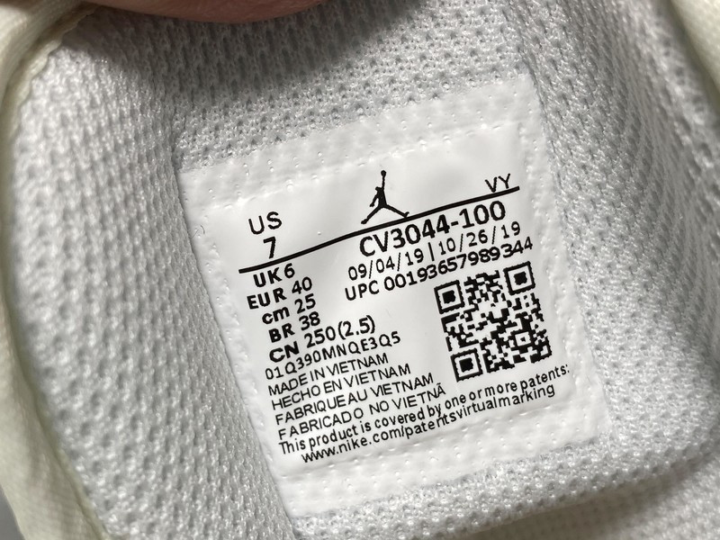 AIR JORDAN 1 MID 
