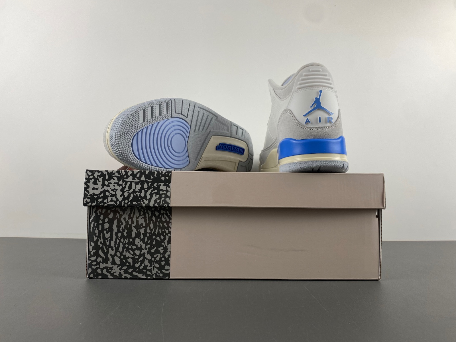 Air Jordan 3 "Lucky Shorts" CT8532-101