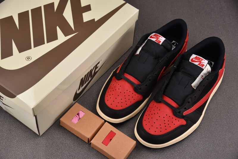 Jordan 1 Low x Travis Scott