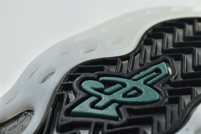 (WMNS) Nike Air Foamposite One