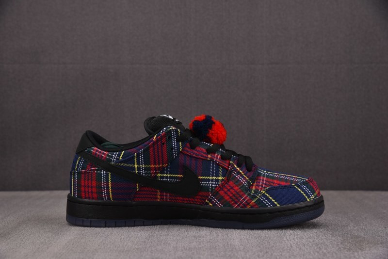 Nardwuar Nike SB Dunk Low II1493-600