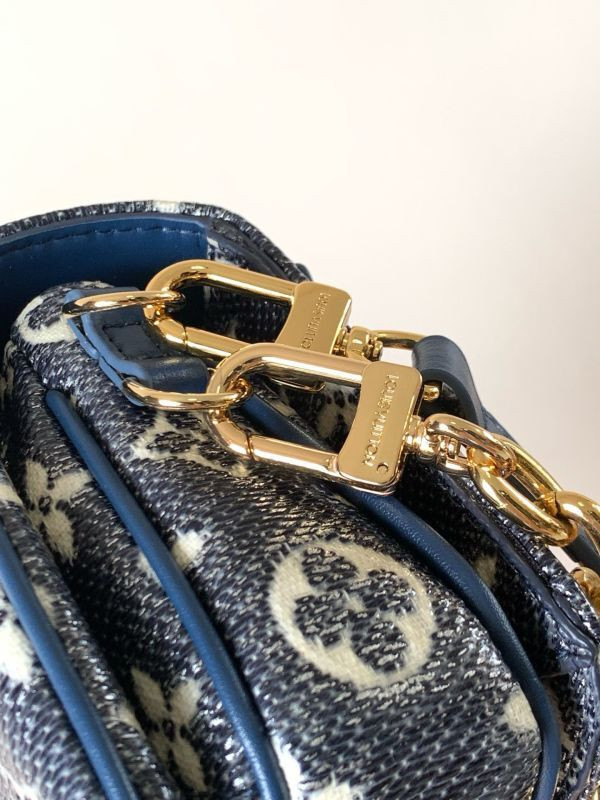 Louis Vuitton East West