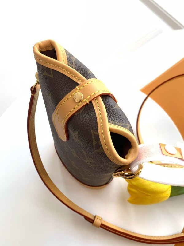 LV Fold Me Pouch (M80874)