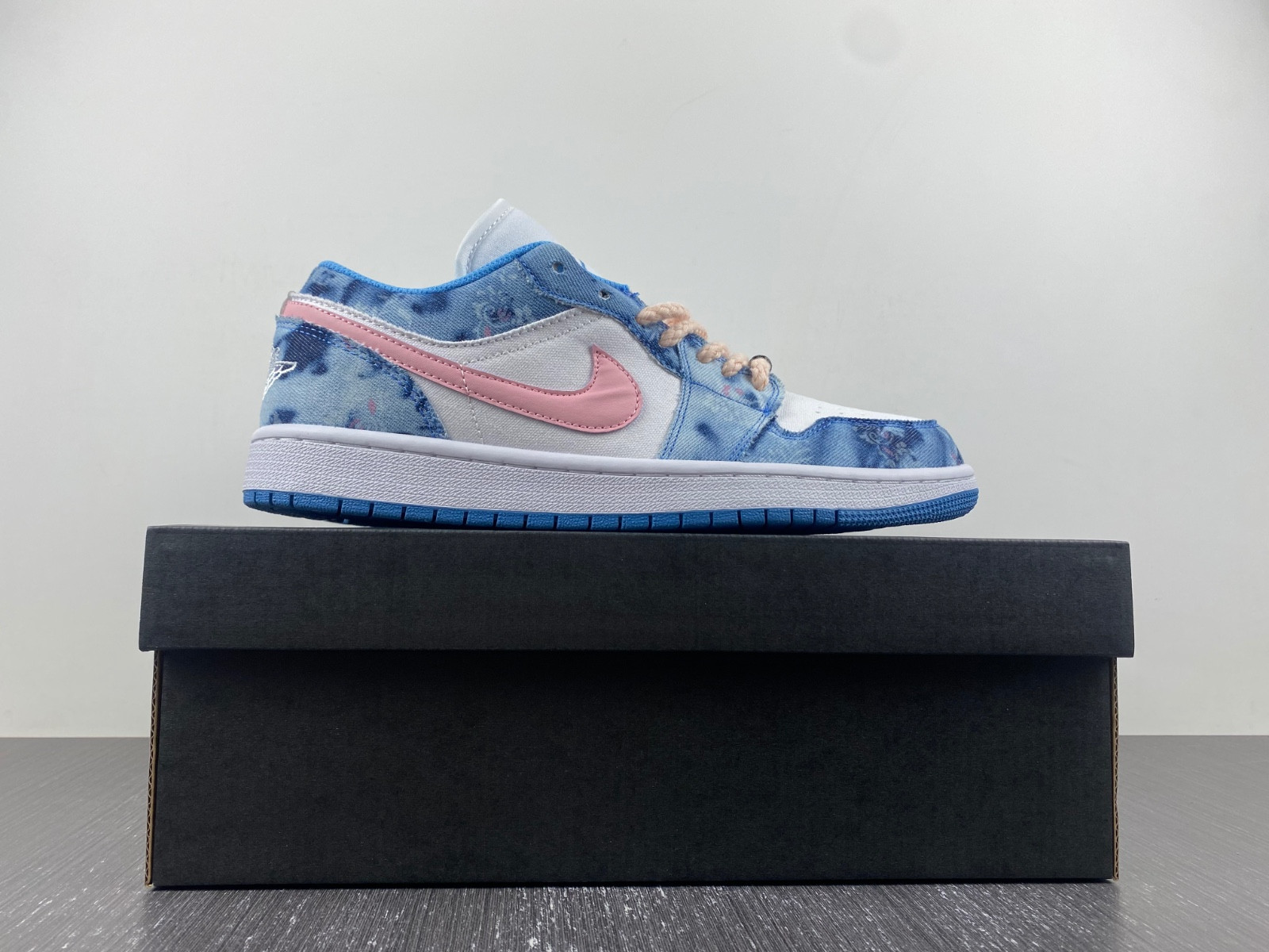 Jordan 1 Low Washed Denim (GS) DM8947-100