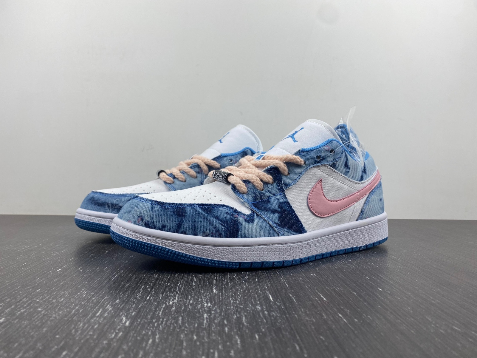 Jordan 1 Low Washed Denim (GS) DM8947-100