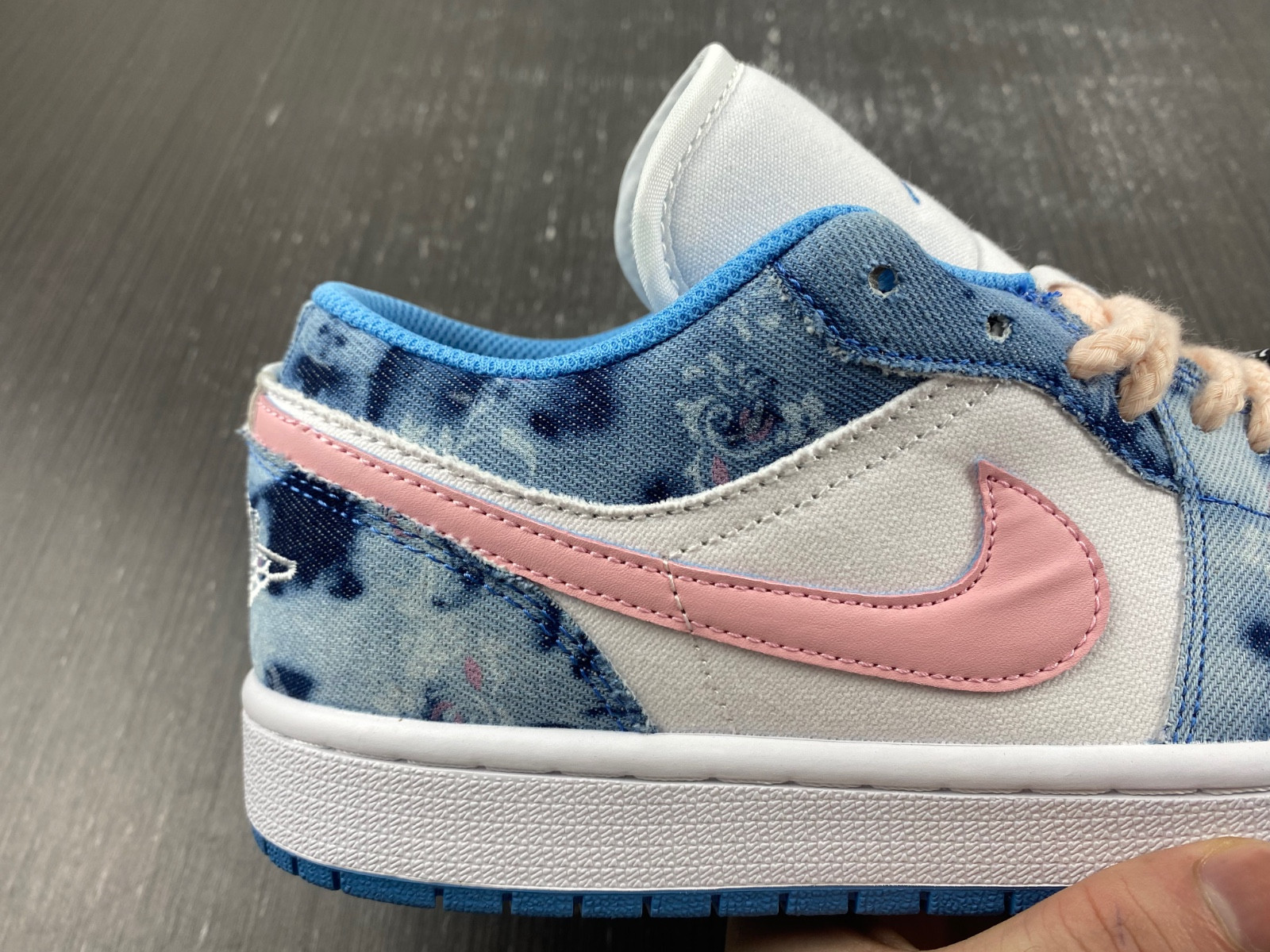 Jordan 1 Low Washed Denim (GS) DM8947-100